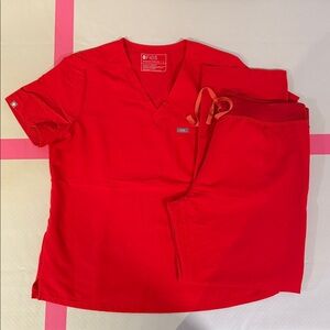 Figs pop red scrub set